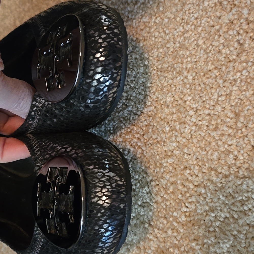 Tory Burch Reva - Metallic Ballet Flats Black/Silver Snakeskin - Picture 4 of 12